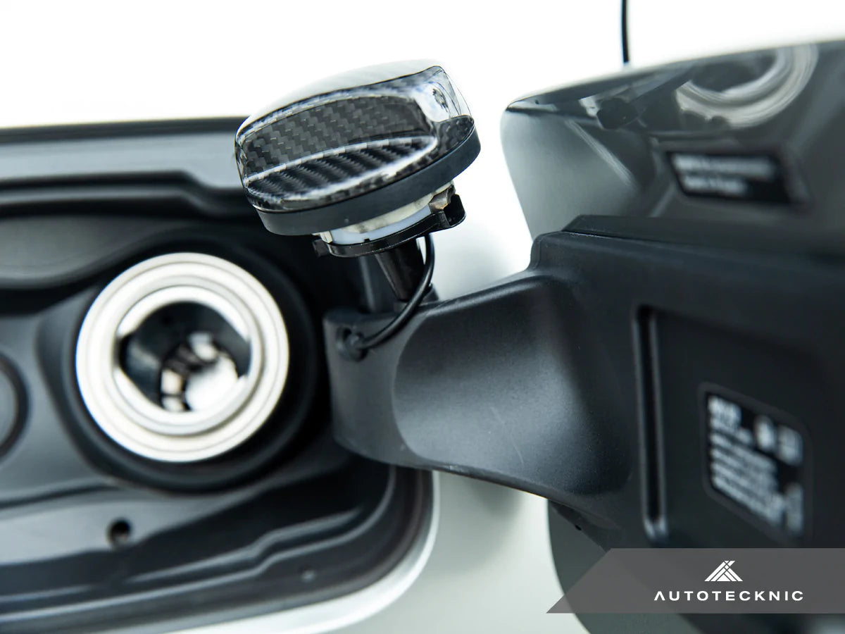 AUTOTECKNIC DRY CARBON COMPETITION FUEL CAP COVER - F80 M3 | F82 M4